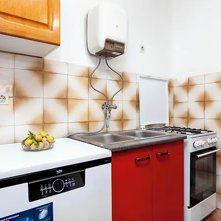 Eda アパート ロヴィニ