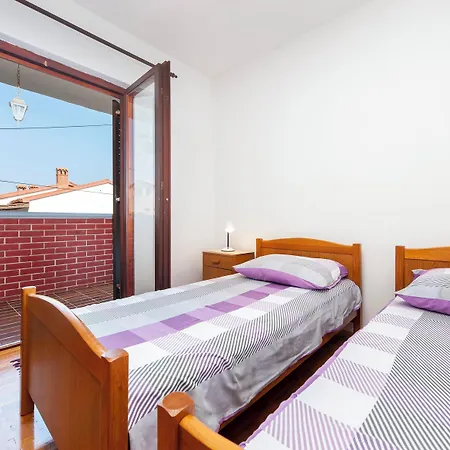 Eda Апартаменты Ровинь